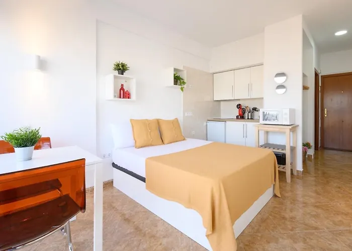 Sea & Mountain, Front Line, 1 Min To By 10tosea